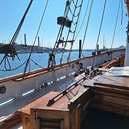 Historic Wooden Ship 'Ursula' Ξενοδοχείο East Cowes Εξωτερικό φωτογραφία